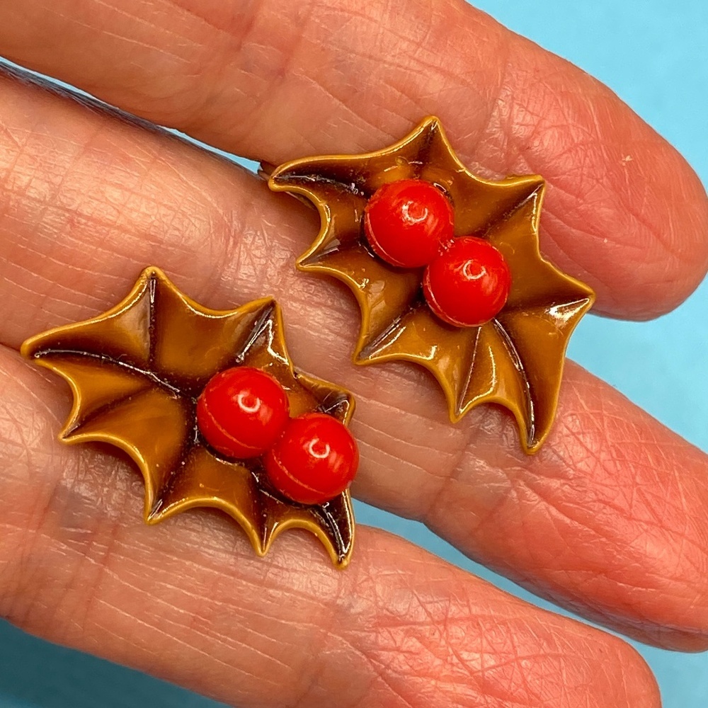 MCM Holly Berry Screw Back Earrings Celluloid 1950's-1960's Christmas Holiday